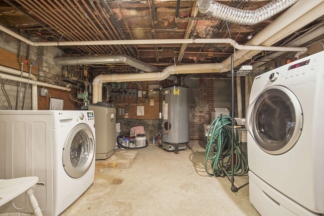 Building Photo - 26 Bigelow St