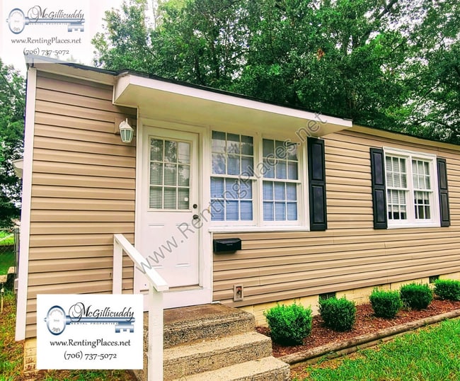Building Photo - 1228 Holden Dr