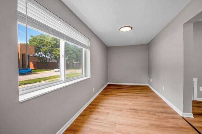 Building Photo - 4 bedrooms $2150