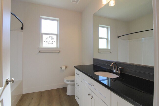 Building Photo - 4 Bedroom, 2 Bath Home in Richland
