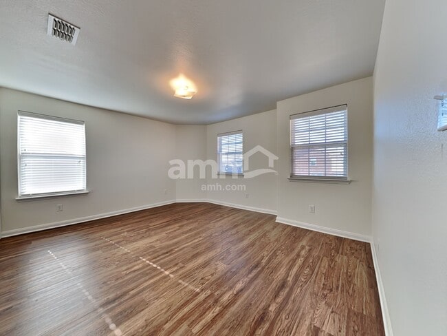 Building Photo - 9210 Bald Cypress St