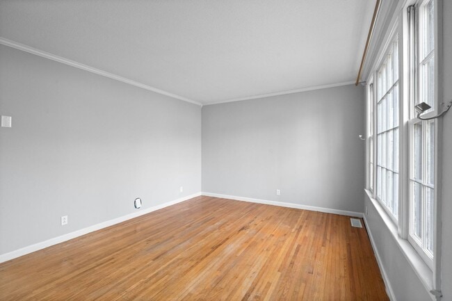 Building Photo - 3 Bedroom Pet Friendly Home For Rent in St. B Area!