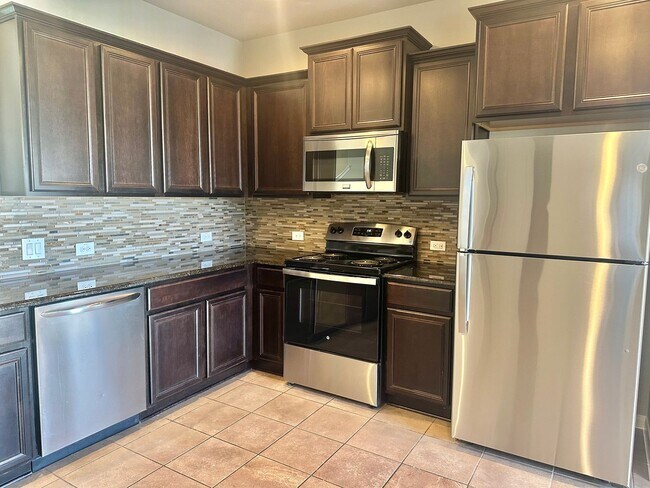 Building Photo - NEW MANAGEMENT IN ROUND ROCK TX!!!!!