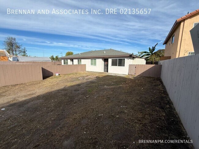 Building Photo - 3774 Beta St