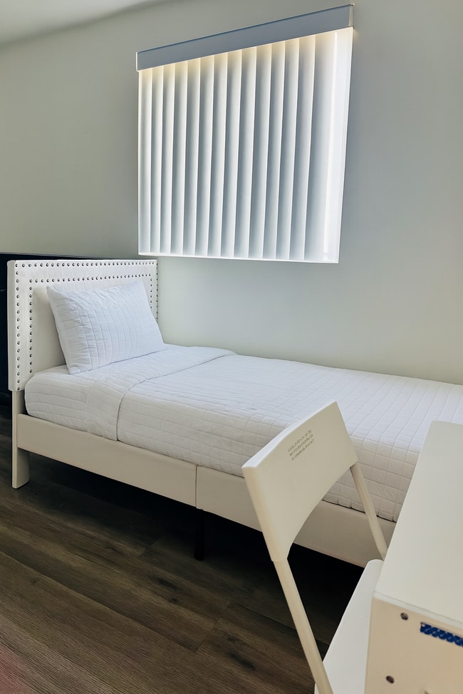 Building Photo - 2-212 E 29th St