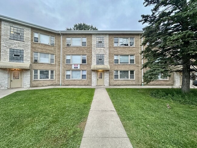 Building Photo - 7628 N Milwaukee Ave