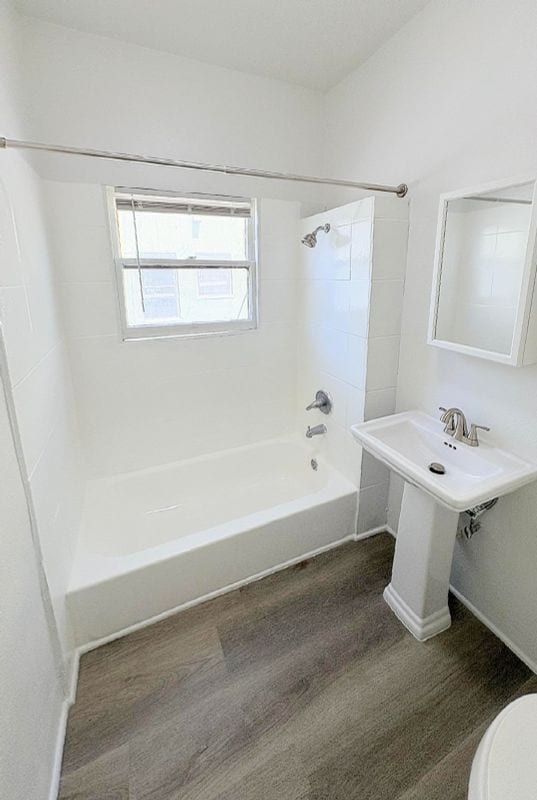 Building Photo - 433 W 4TH St