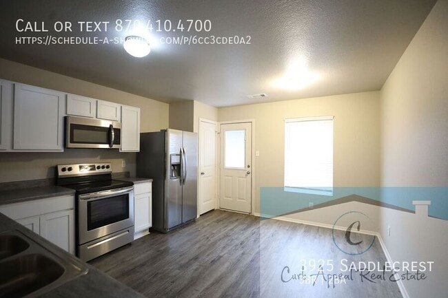 Building Photo - Move in special $700!! Beautiful 3 bed / 2...