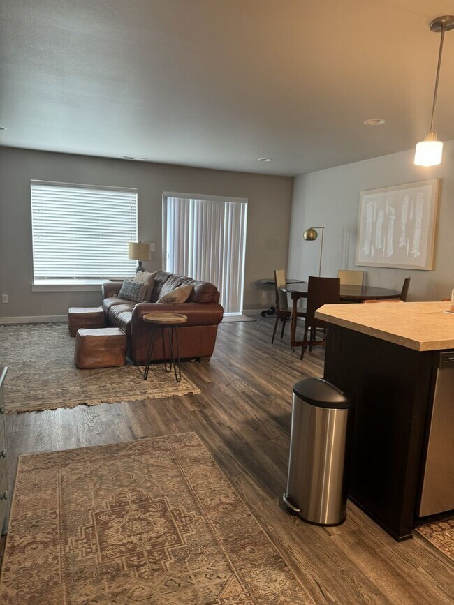 Building Photo - Furnished Hermiston Rental