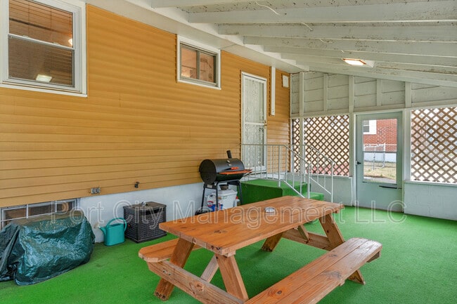 Building Photo - 8402 Church Ln