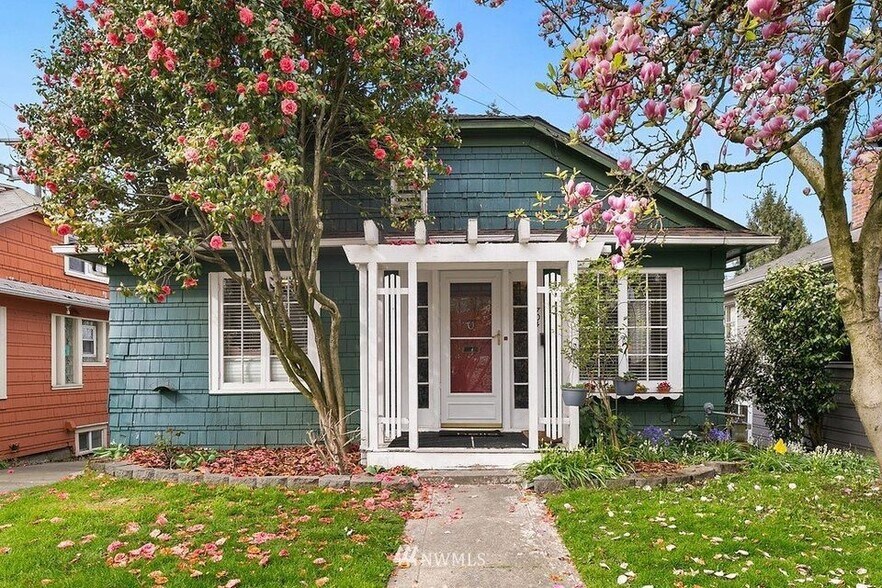 Building Photo - 704 NE 53rd St