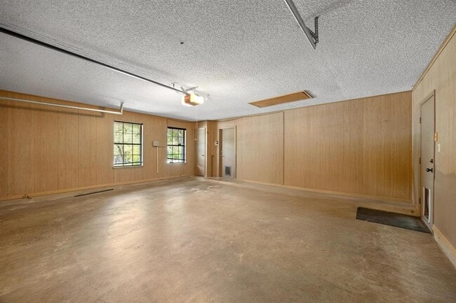 Building Photo - 11205 D-K Ranch Rd