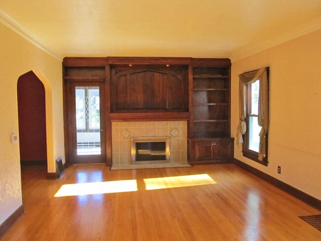 Building Photo - Four Bedroom Home in Milwood