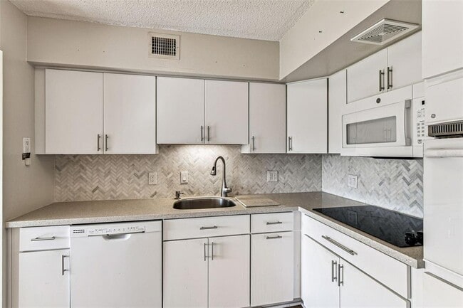 Building Photo - 2455 Finlandia Ln