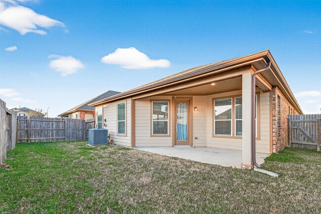 Building Photo - 21015 Blackstone Villa Ln