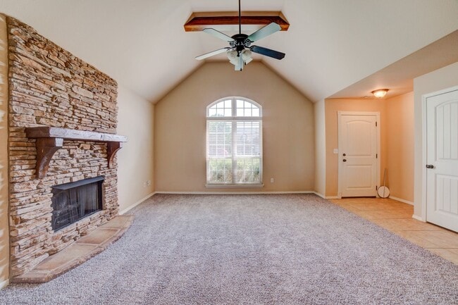 Building Photo - Tulsa Beauty Available Beginning of Januar...