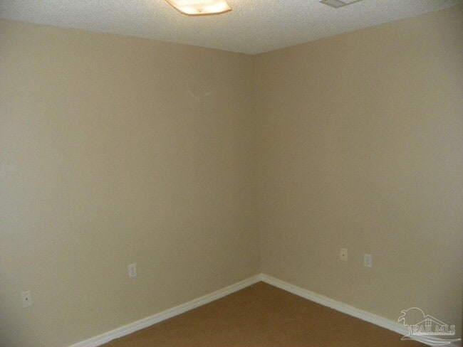 Building Photo - 8136 Heirloom Dr