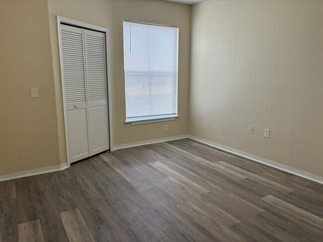 Building Photo - First-Floor Condo for Lease in Visconti, M...