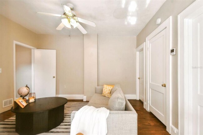 Building Photo - 2445 2nd Ave N