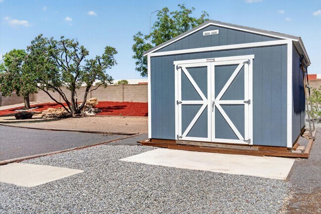 Building Photo - 2413 Agua Fria Dr NE