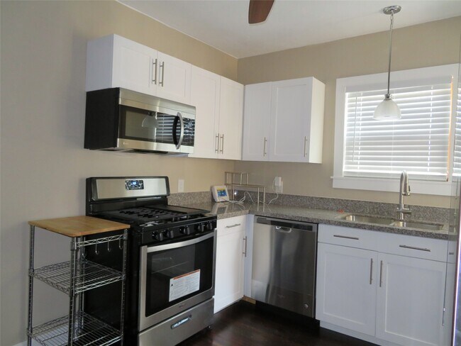 Building Photo - 12 Greenwood St