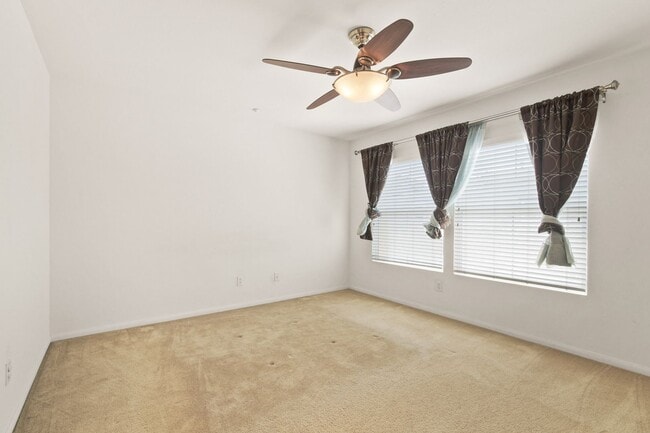 Building Photo - Act Fast: Charming Townhome in Central San...