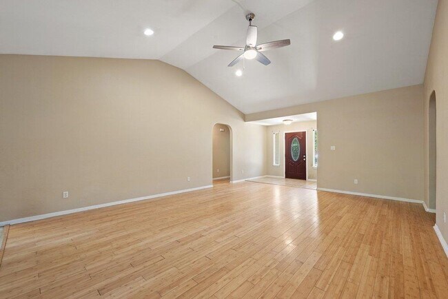 Building Photo - 5208 Sioux Ln