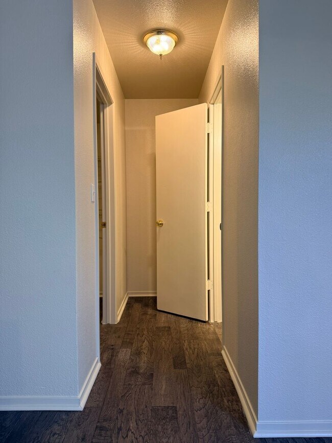 Building Photo - 1277 Sunrise Dr