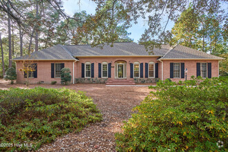 Building Photo - 110 Pine Cone Way