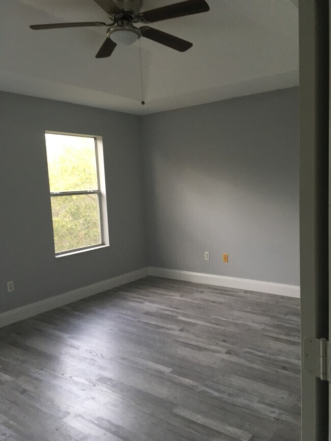 Building Photo - Updated Spacious Home in Oviedo