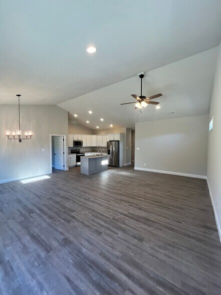 Building Photo - 2611 Parkers Mdw Ln