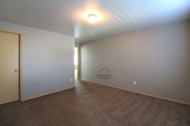 Building Photo - 4 Bedroom, 2.5 Bath Home in West Pasco