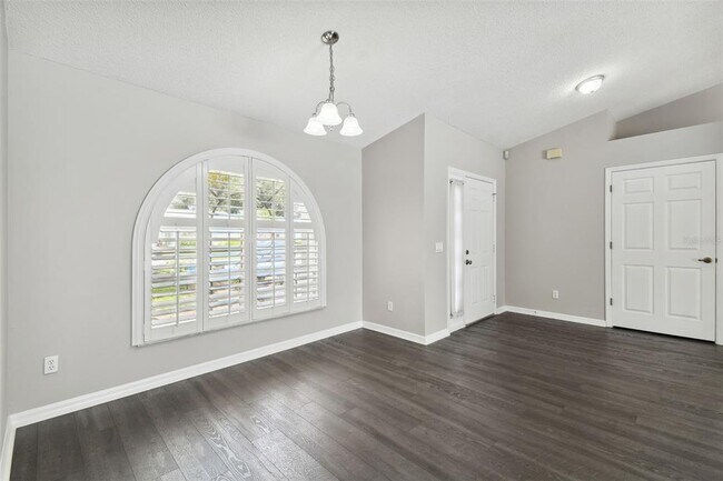 Building Photo - 3034 Ellington Way