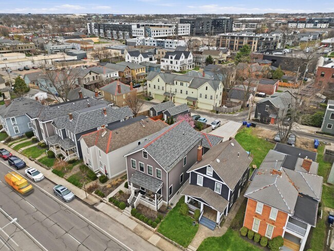 Building Photo - 1102 Summit St