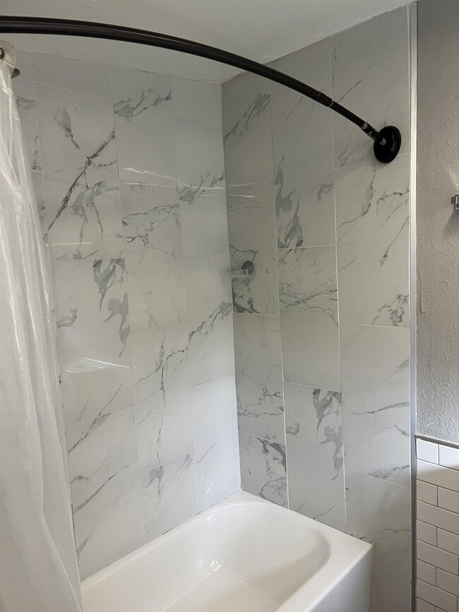 Building Photo - 4207 N Beaver Ave