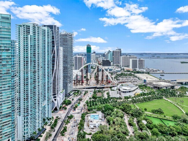 Building Photo - 900 Biscayne Blvd