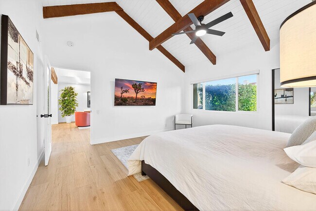 Building Photo - 352 Forest Hills Dr