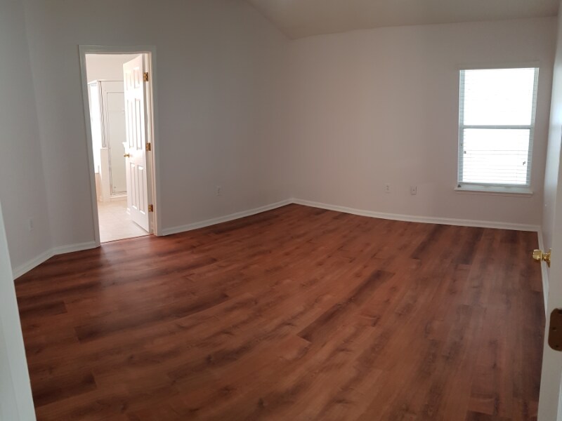 Building Photo - 810 S Lilac Loop