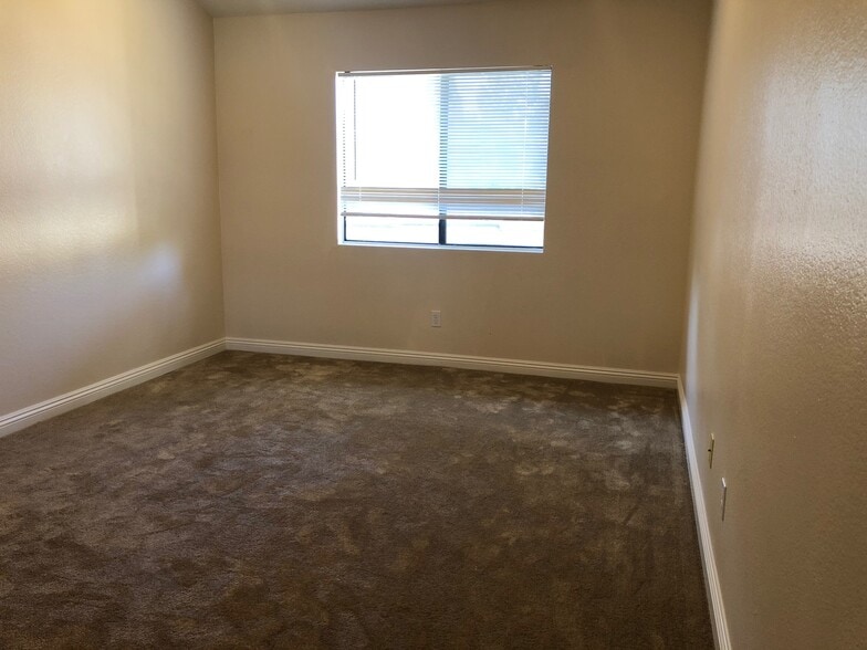 Building Photo - 22885 Hilton Head Dr