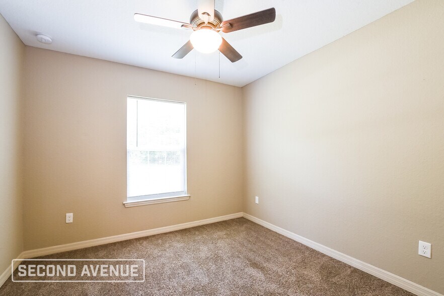 Building Photo - 3253 SE 143rd Ln