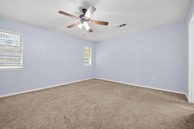 Building Photo - 8103 Oak Moss Dr