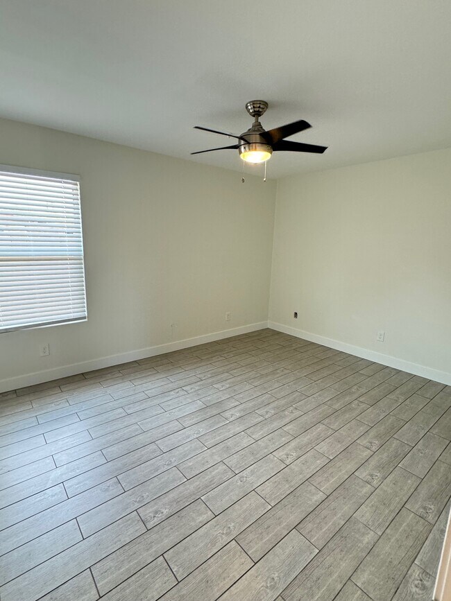 Building Photo - 366 N Delaware St