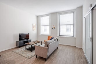 Building Photo - 1 W 4th St