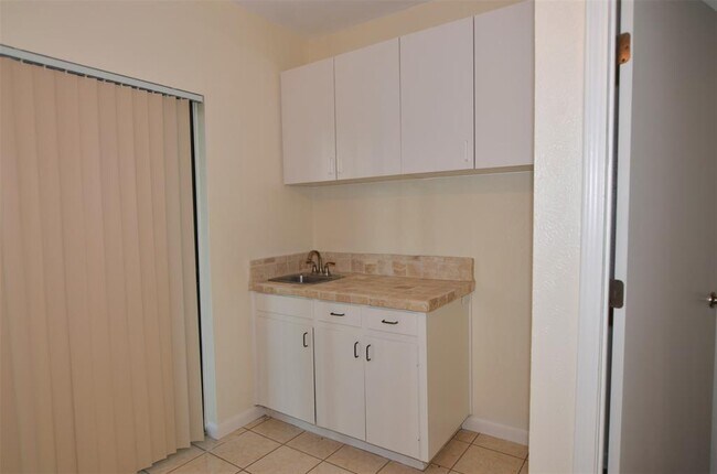 Building Photo - 4714 David Thomas Rd