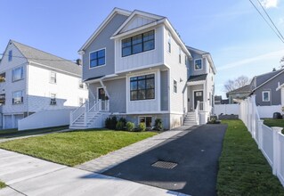 Building Photo - 33 Hovey St