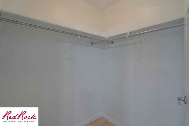 Building Photo - 4 Bedroom in Amber Estates - Newer LVP Flooring throughout home!