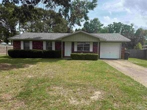 Building Photo - 321 Forest Hills Dr
