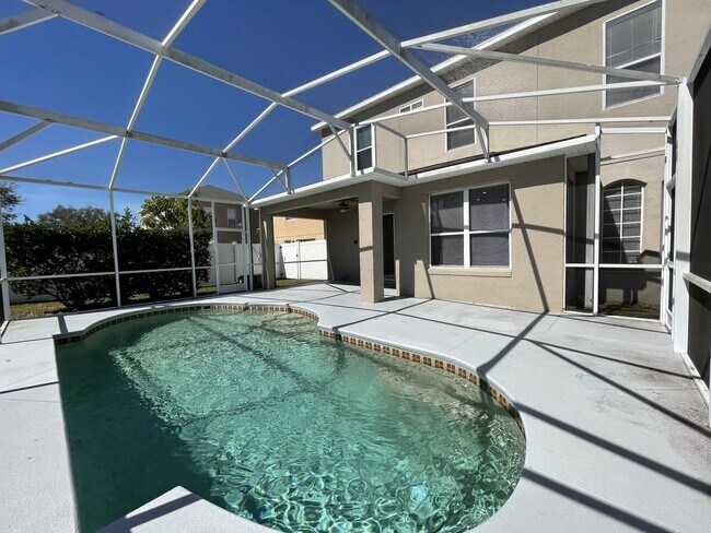 Building Photo - Amazing Large 4/2 Pool Home in Orlando