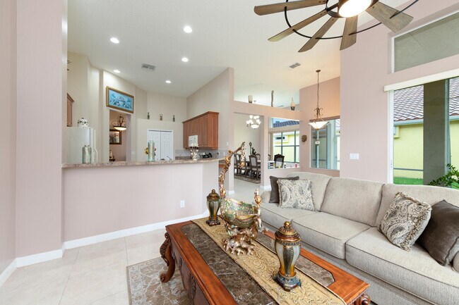 Building Photo - 665 SW Lake Charles Cir