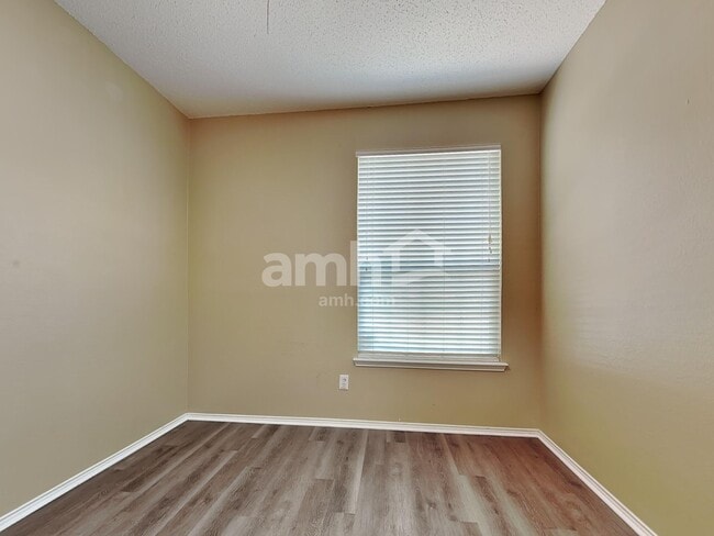 Building Photo - 2821 Bentridge Dr